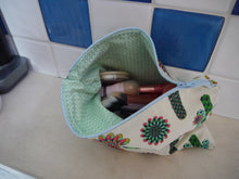 Load image into Gallery viewer, Cactus Print Zippered Pouch