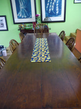Load image into Gallery viewer, Banana Print Table runners