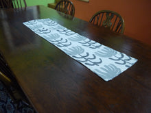 Load image into Gallery viewer, Cactus Print Table Runner