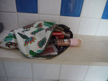 Load image into Gallery viewer, Cactus Print Zippered Pouch