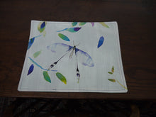 Load image into Gallery viewer, Bright Floral Rectangle Fabric Placemats