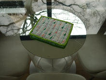 Load image into Gallery viewer, Triangle print Pot holder