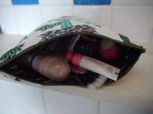 Load image into Gallery viewer, Cactus Print Zippered Pouch