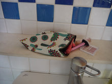 Load image into Gallery viewer, Cactus Print Zippered Pouch