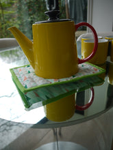 Load image into Gallery viewer, Triangle print Pot holder