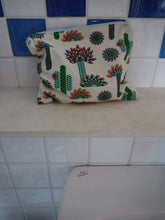 Load image into Gallery viewer, Cactus Print Zippered Pouch
