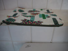 Load image into Gallery viewer, Cactus Print Zippered Pouch
