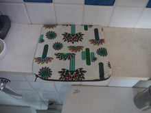 Load image into Gallery viewer, Cactus Print Zippered Pouch