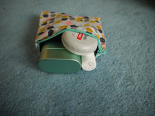 Load image into Gallery viewer, Honeycomb Print Zippered Pouches