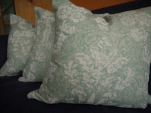 Load image into Gallery viewer, Blue Floral Couch Pillow Cover