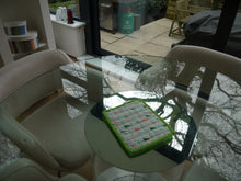 Load image into Gallery viewer, Triangle print Pot holder