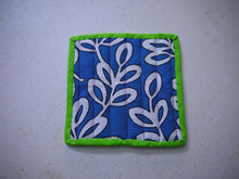 Load image into Gallery viewer, Two Fabric Pot Holder with Green Trim