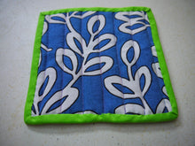 Load image into Gallery viewer, Two Fabric Pot Holder with Green Trim