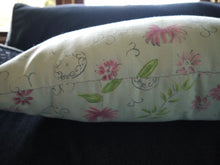 Load image into Gallery viewer, Simple floral Couch Pillow
