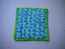 Load image into Gallery viewer, Two Fabric Pot Holder with Green Trim
