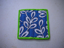 Load image into Gallery viewer, Two Fabric Pot Holder with Green Trim
