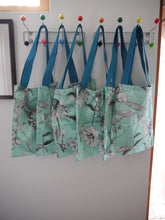 Load image into Gallery viewer, Floral Print Canvas bag with Zippered pouch
